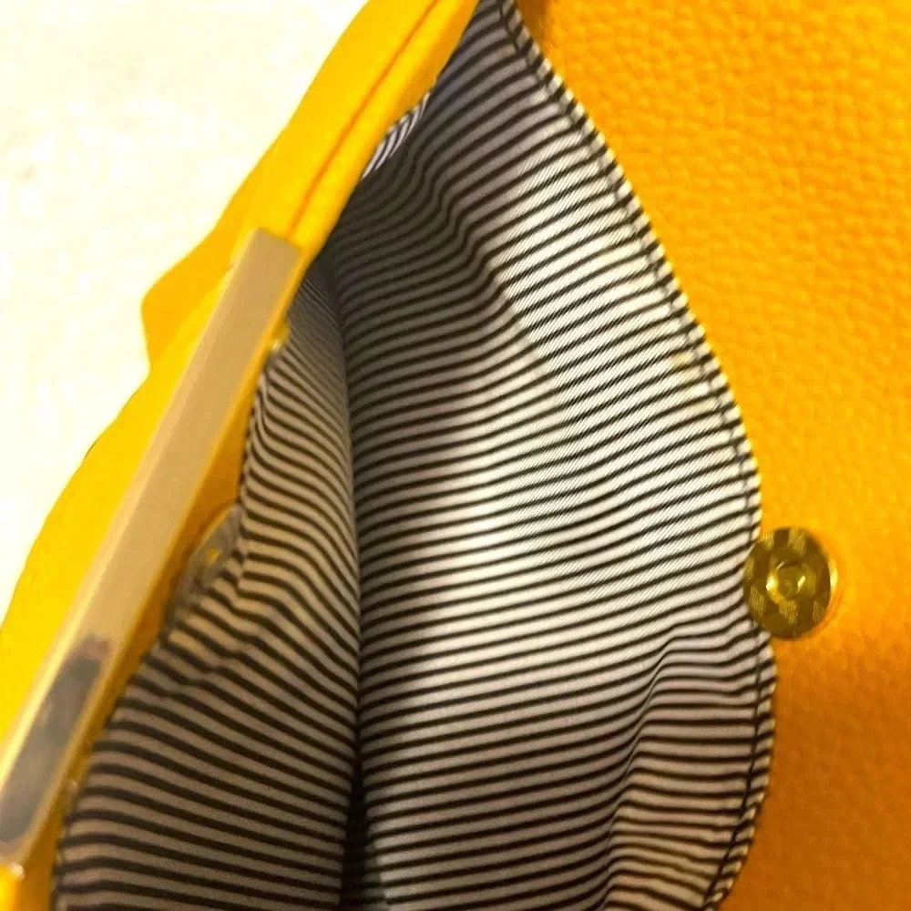 Deluxity Los Angeles Yellow Vegan Peta approved Women Crossbody Messenger - Picture 16 of 17